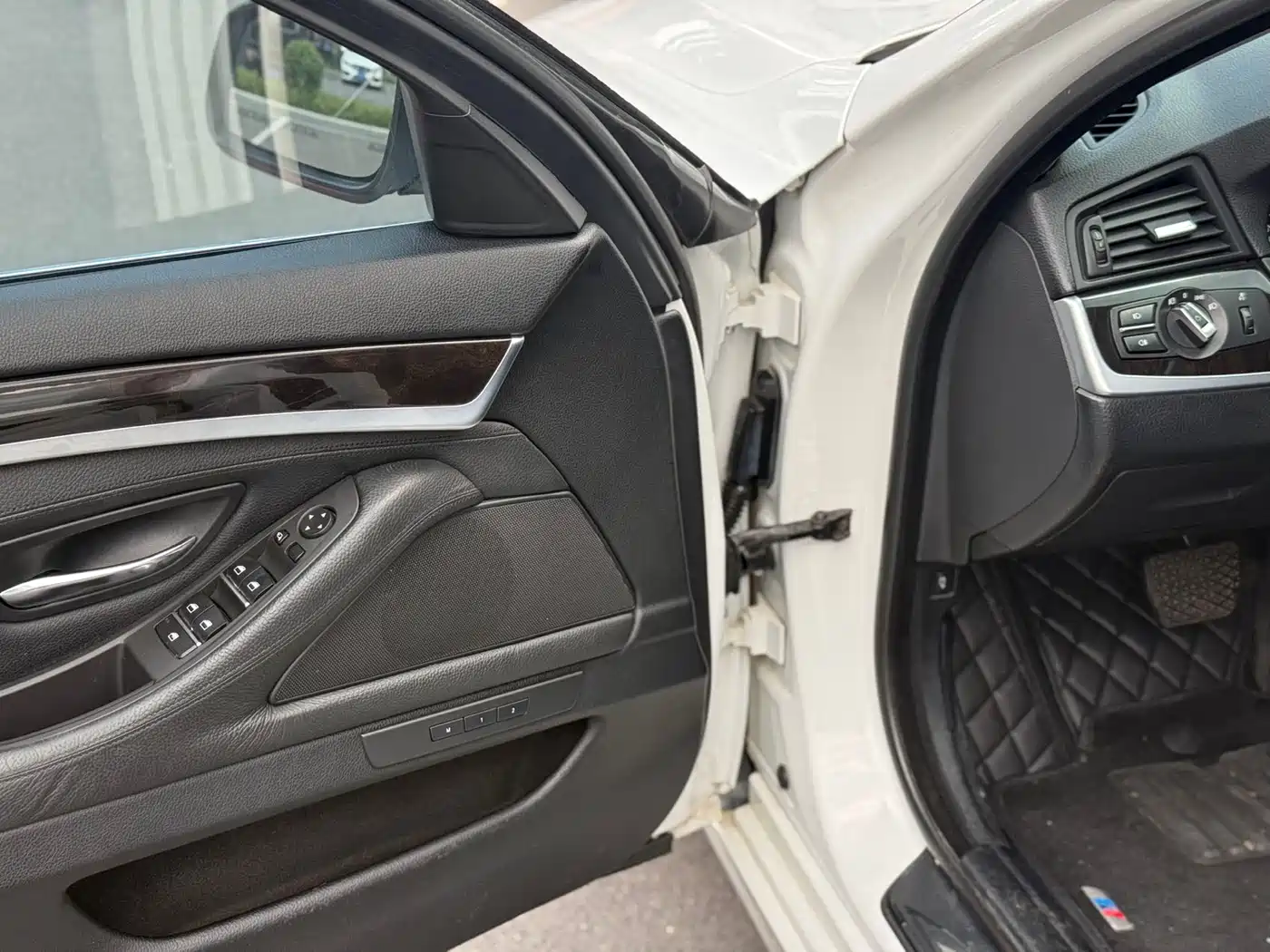 BMW 5 Series 2012 523Li Luxury фото 12