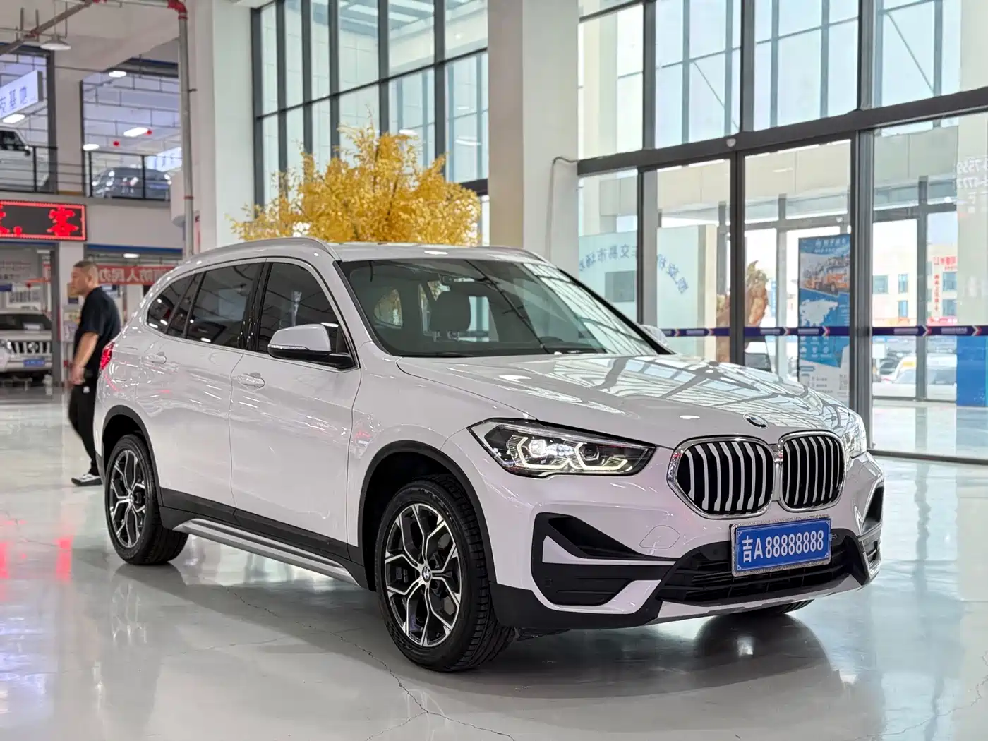 BMW X1 2022 sDrive20Li Premium фото 3
