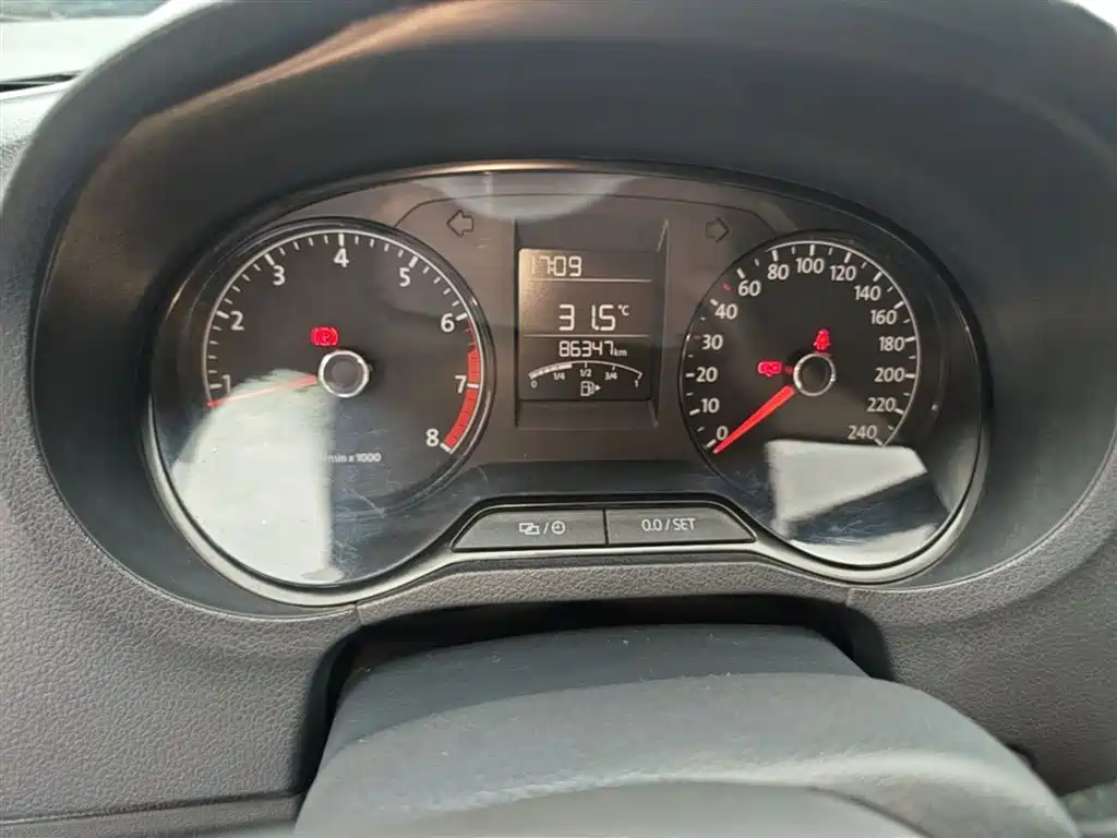 Volkswagen Polo 2014 1.4L Manual Trend Edition фото 12