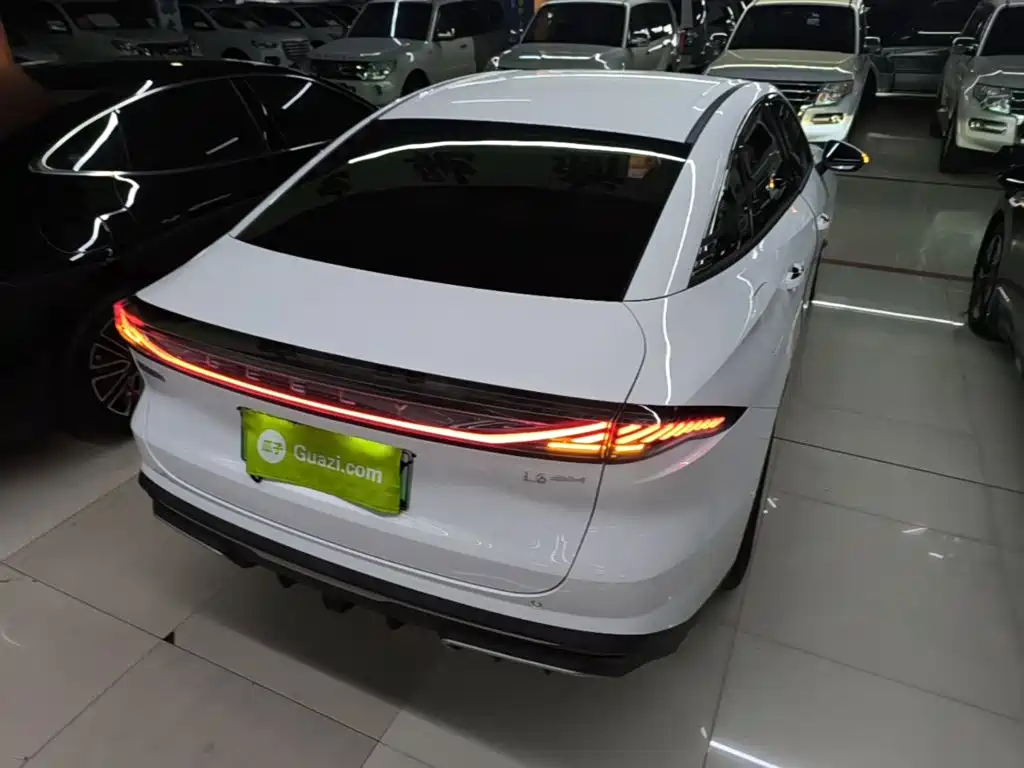 Geely Galaxy Galaxy L6 2025 2025 EM-i 60km Voyage Edition