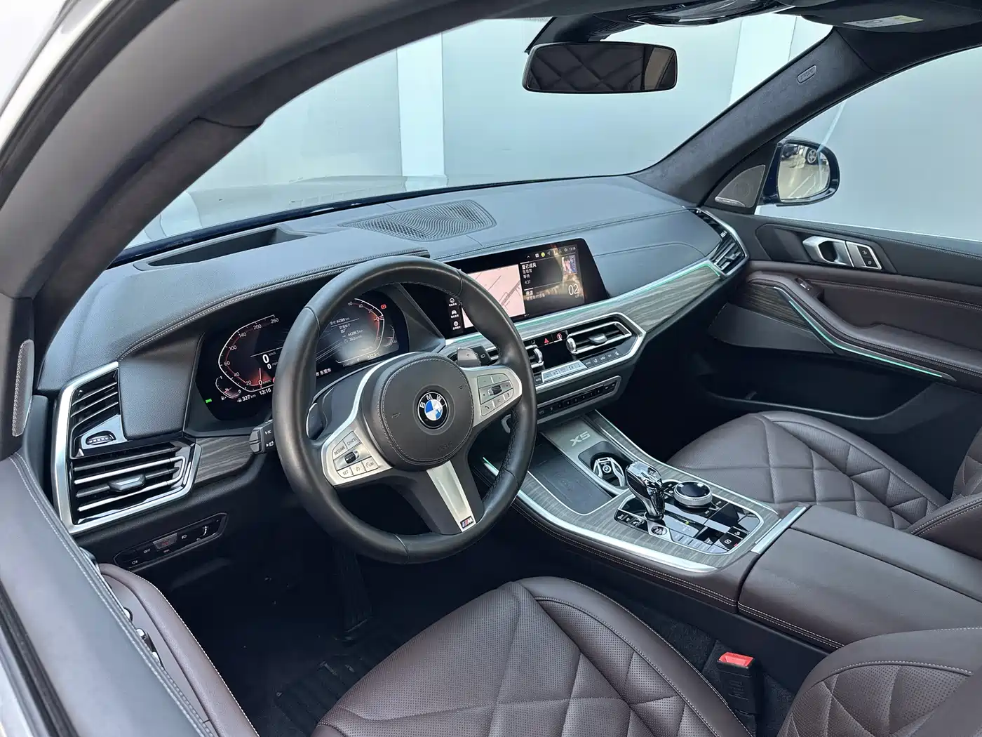 BMW X5 2022 Model xDrive 40Li M Sport Package фото 16