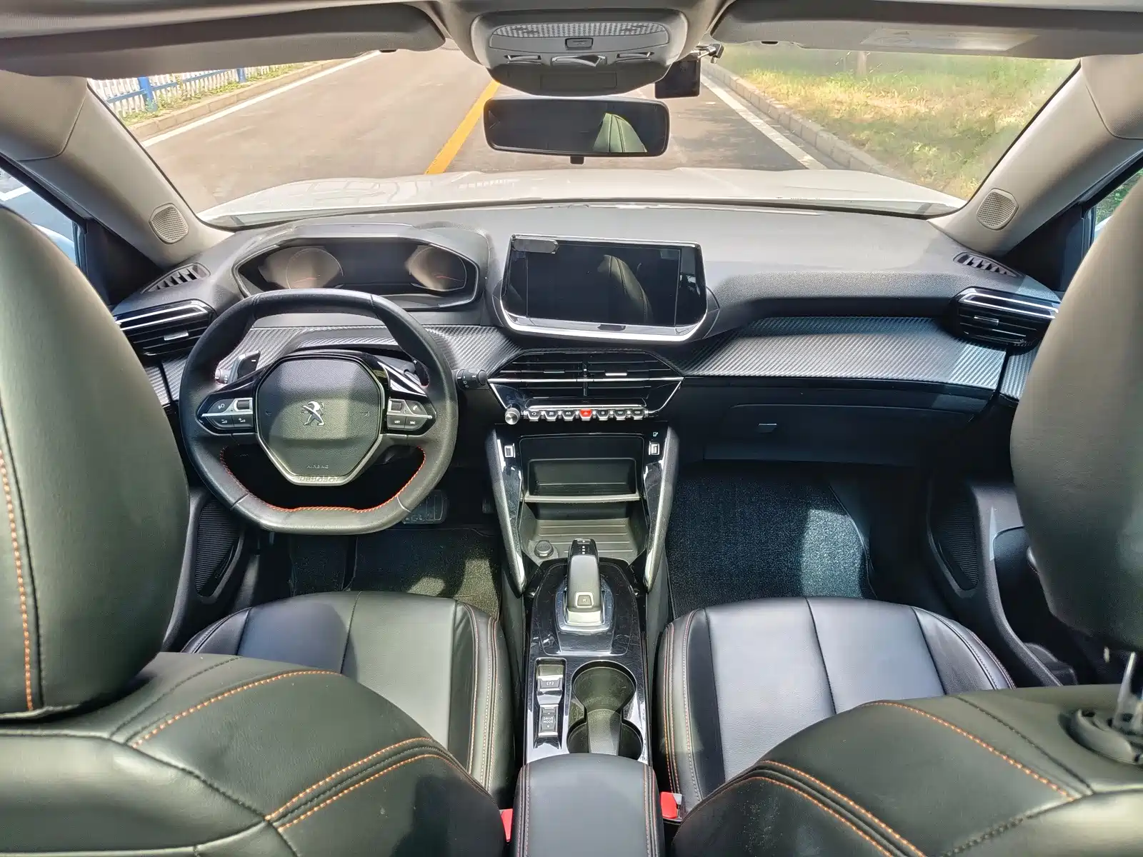 Фото 8 - Peugeot 2008