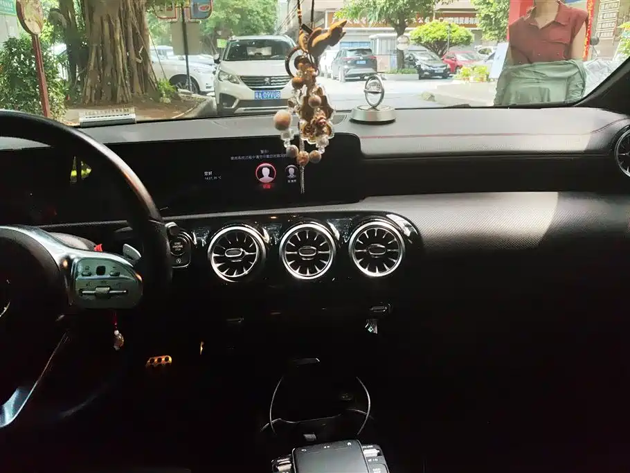 Mercedes-Benz CLA (Import) 2022 CLA 200 фото 13