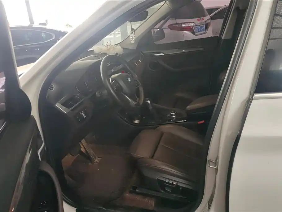 BMW X1 2019 xDrive20Li Premium Model фото 9