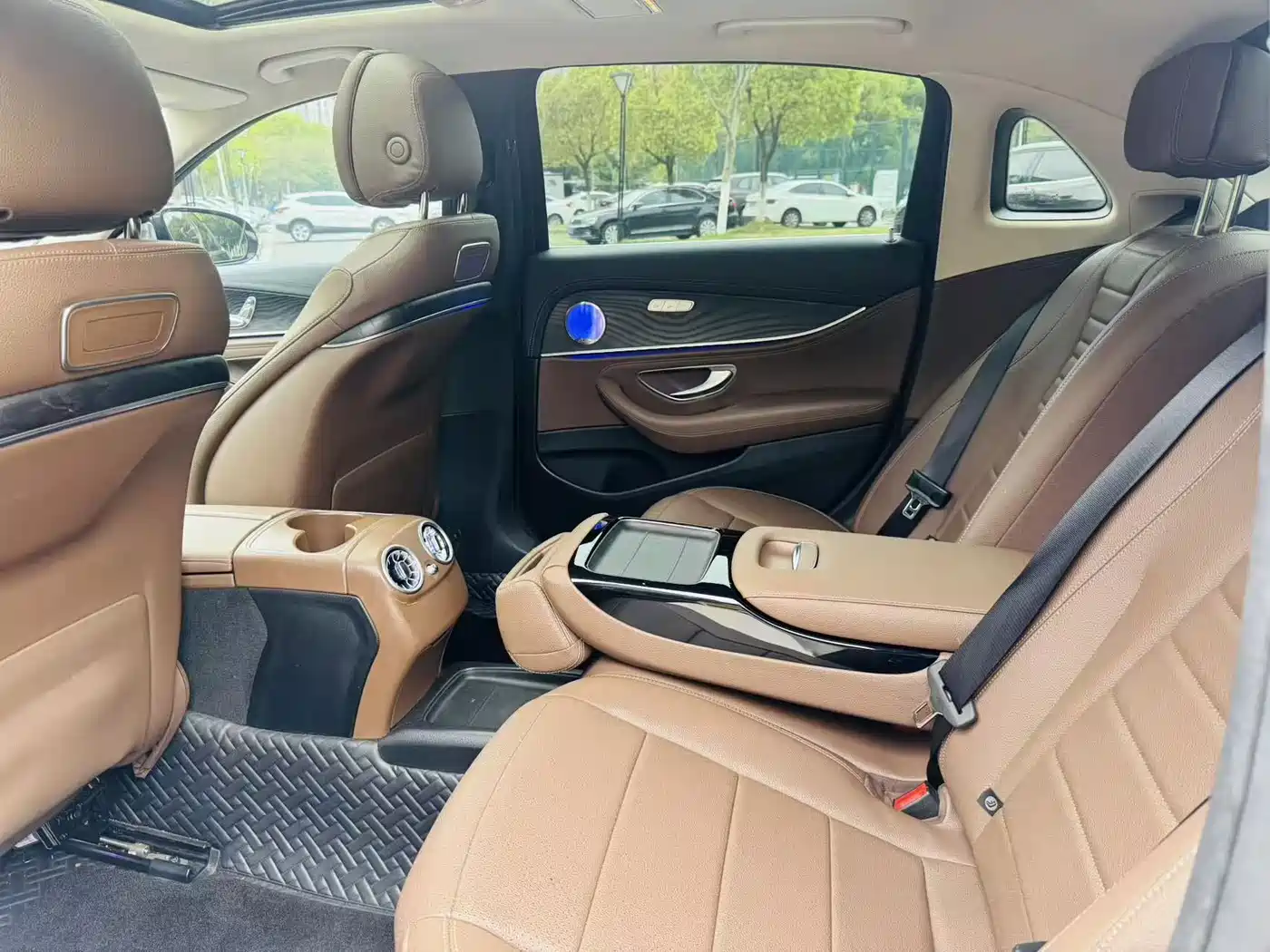 Mercedes-Benz E-Class 2016 E 200 L Sport Type фото 13
