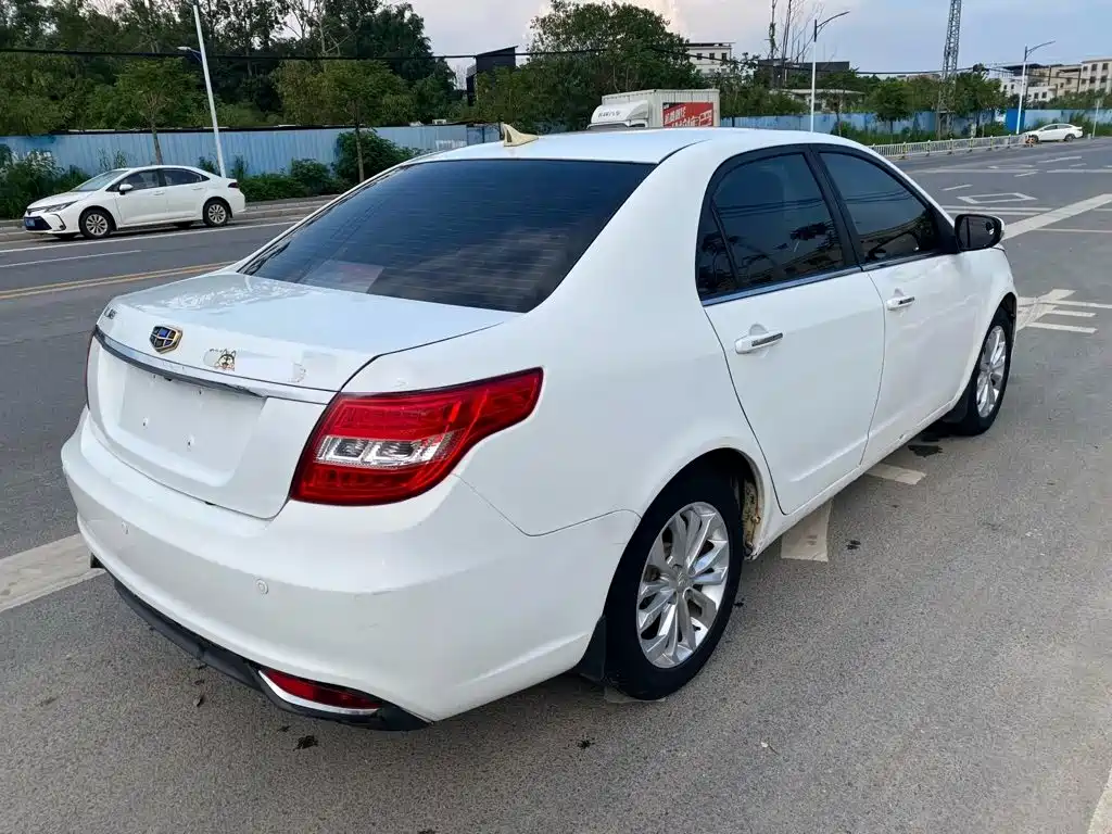 Фото 7 - Geely Vision