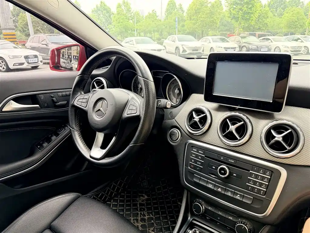 Mercedes-Benz GLA 2016 GLA 200 Dynamic фото 14