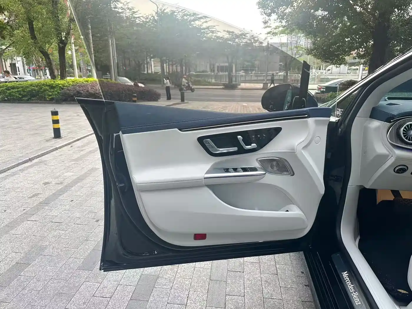 Mercedes-Benz EQE 2025 Model 500 4MATIC Luxury Edition фото 10