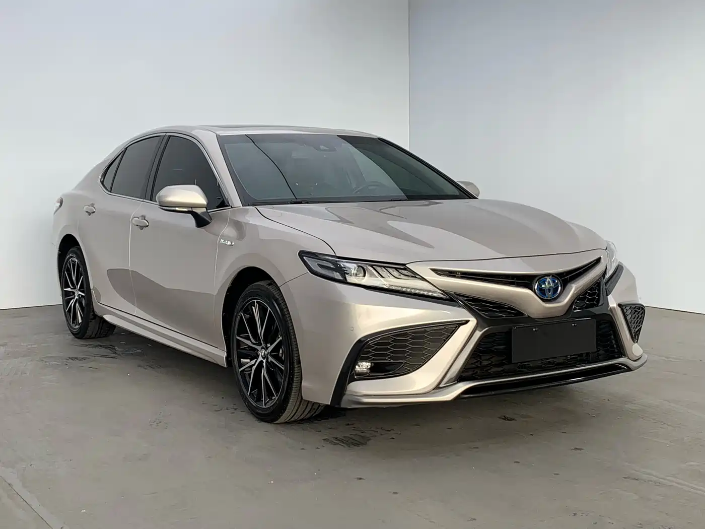Toyota Camry 2021 Hybrid 2.5HS Fashion Edition фото 3