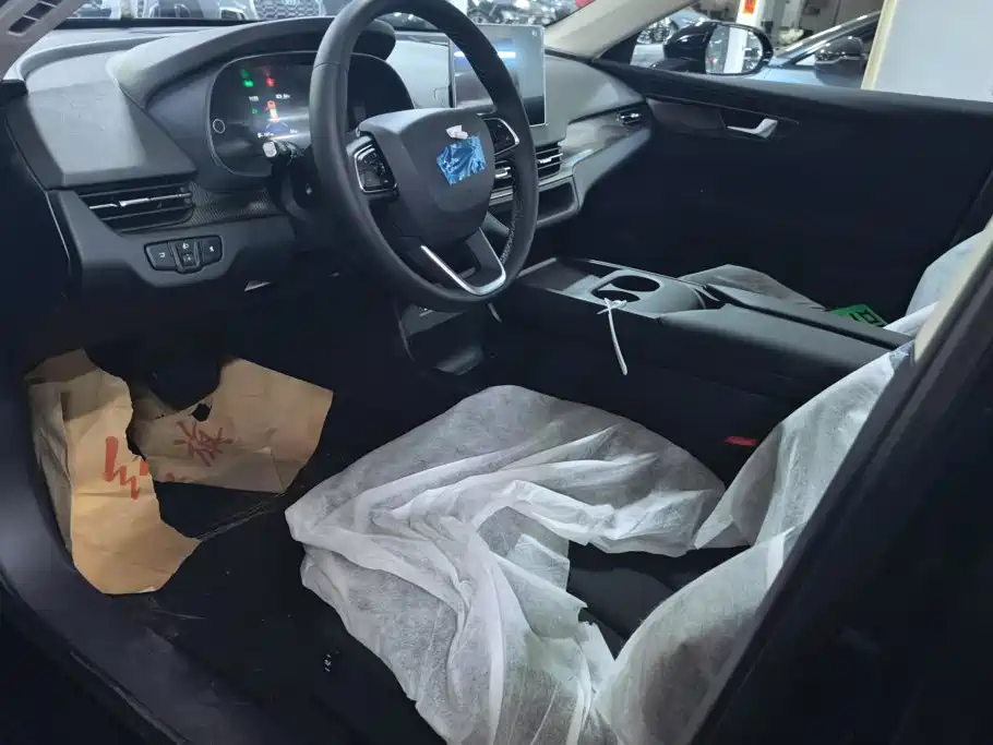 Hongqi E-QM5 2026 2025 610km PLUS