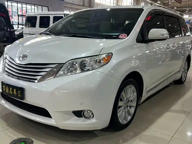 Toyota Sienna 2013 3.5L 4WD Automatic