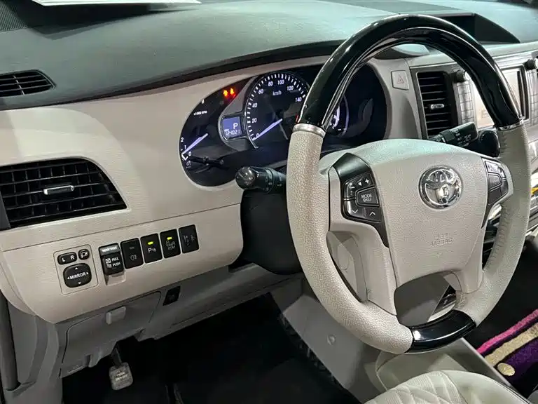 Toyota Sienna 2013 3.5L 4WD Automatic фото 11