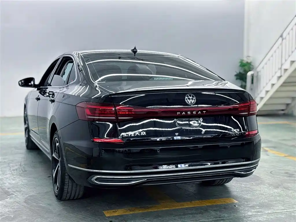 Volkswagen Passat 2023 Facelift 330TSI Starlight Elite Edition фото 12