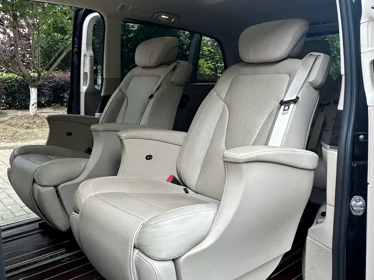 Mercedes-Benz V-Class 2018 V 260 L Premium Long Wheelbase Edition China VI фото 14