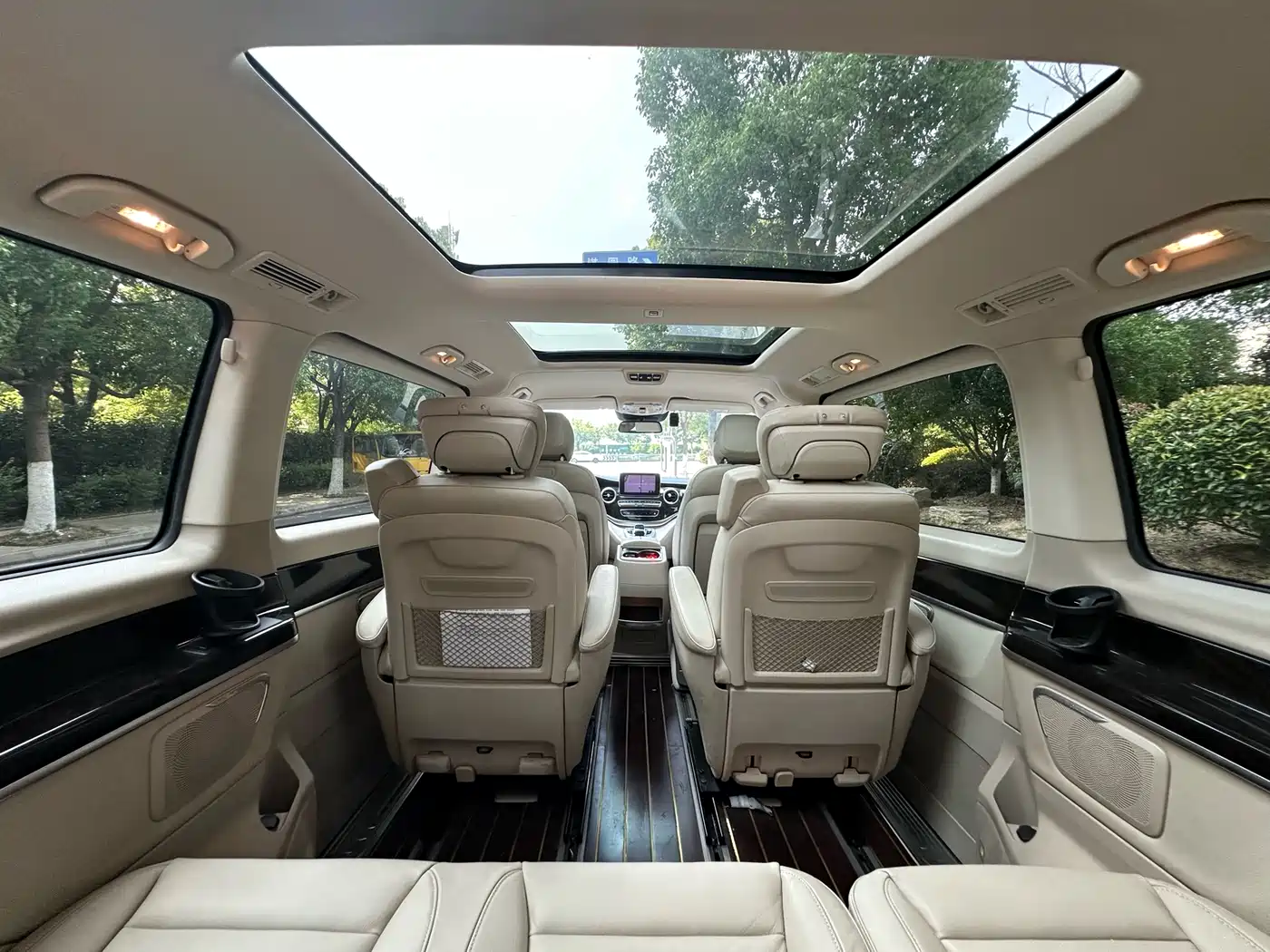 Mercedes-Benz V-Class 2018 V 260 L Premium Long Wheelbase Edition China VI фото 24