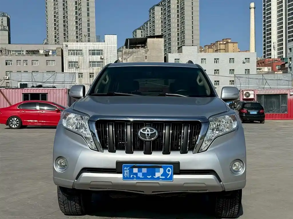 Toyota Prado 2010 4.0L Automatic VX фото 2