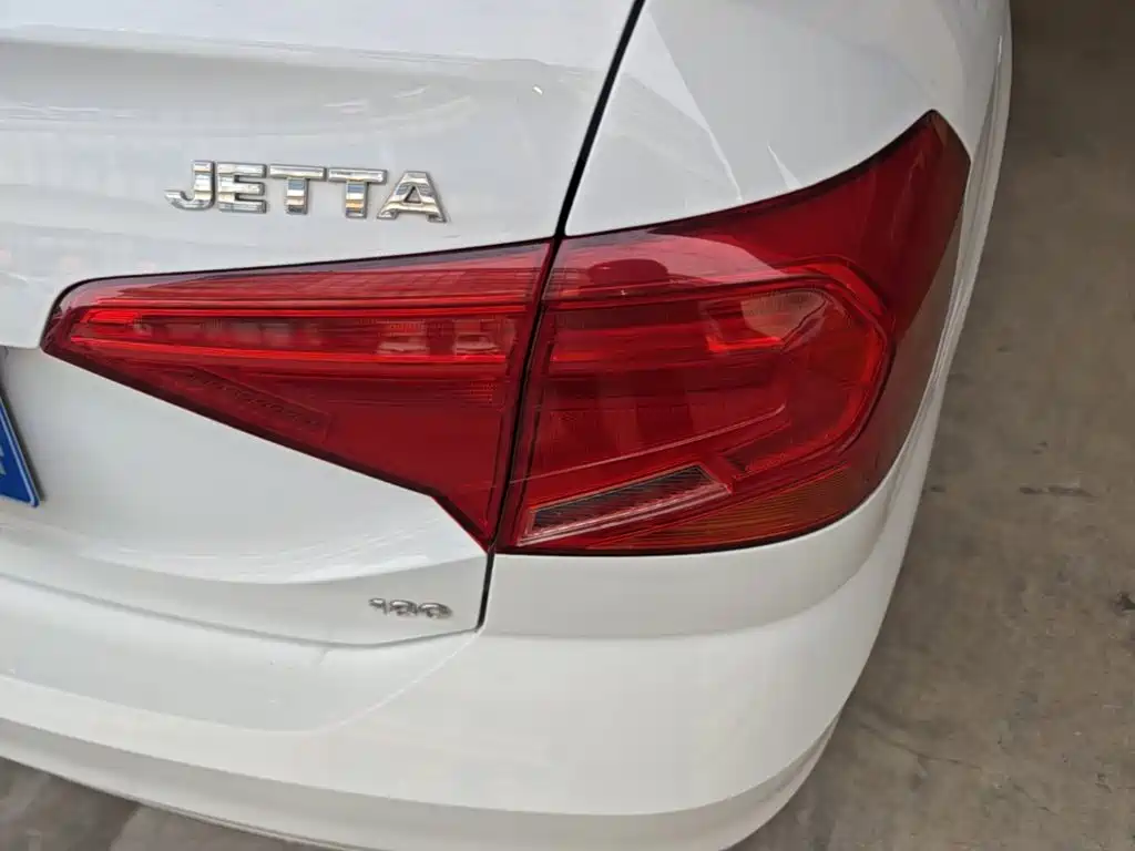 صورة 8 - Volkswagen Jetta