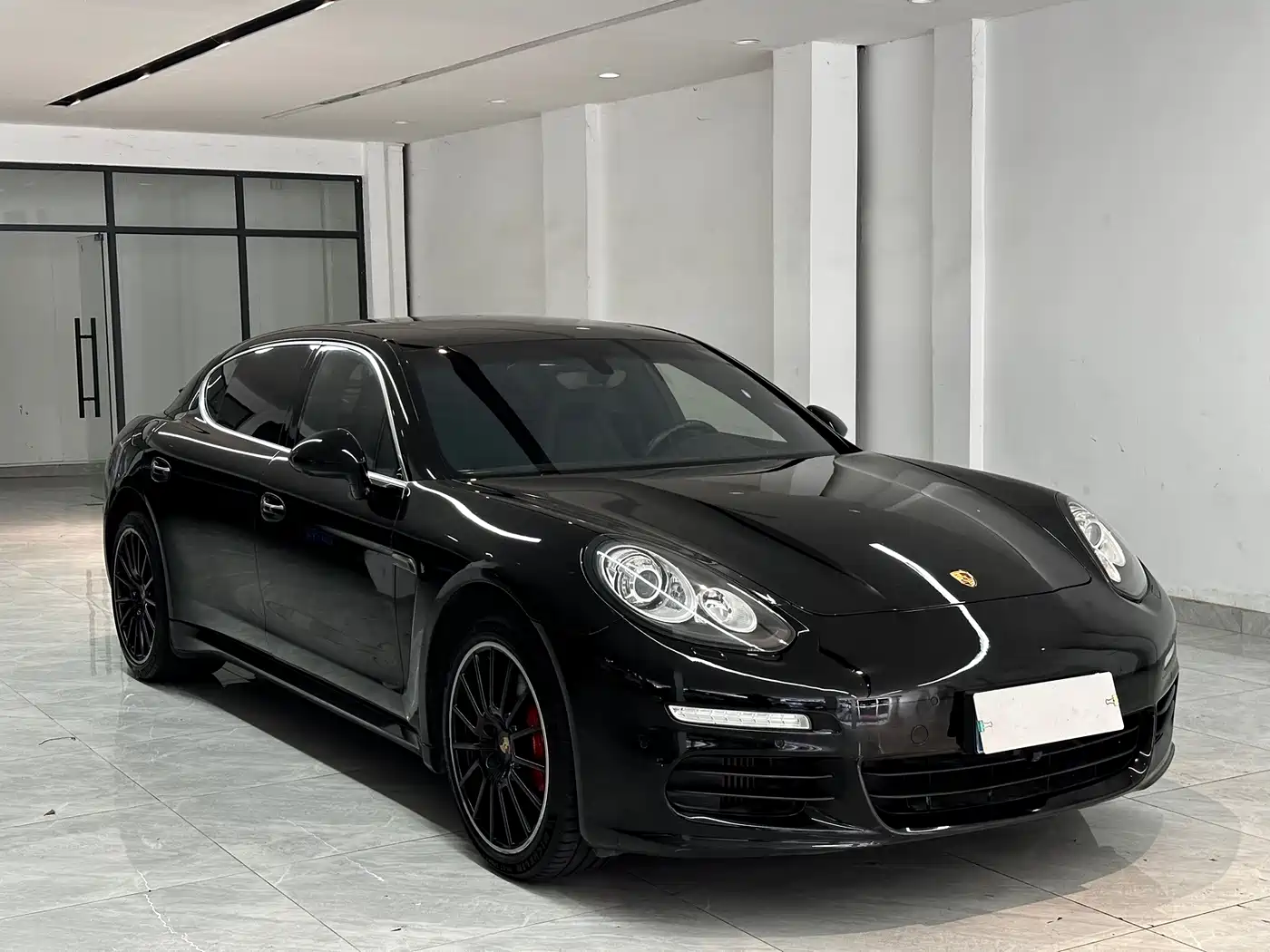 Фото 3 - Porsche Panamera