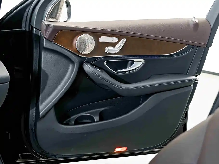 Mercedes-Benz GLC 2020 Facelift GLC 260 L 4MATIC Luxury фото 15