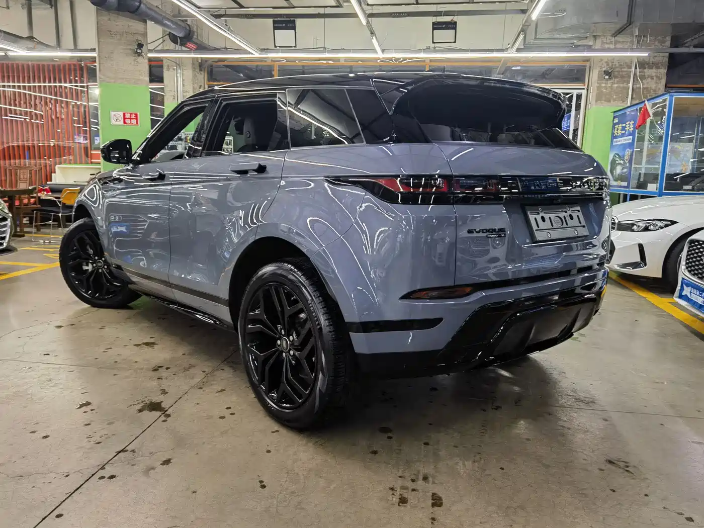 Land Rover Range Rover Evoque 2020 Model 249PS R-DYNAMIC S Gloss Black Sport Edition фото 4