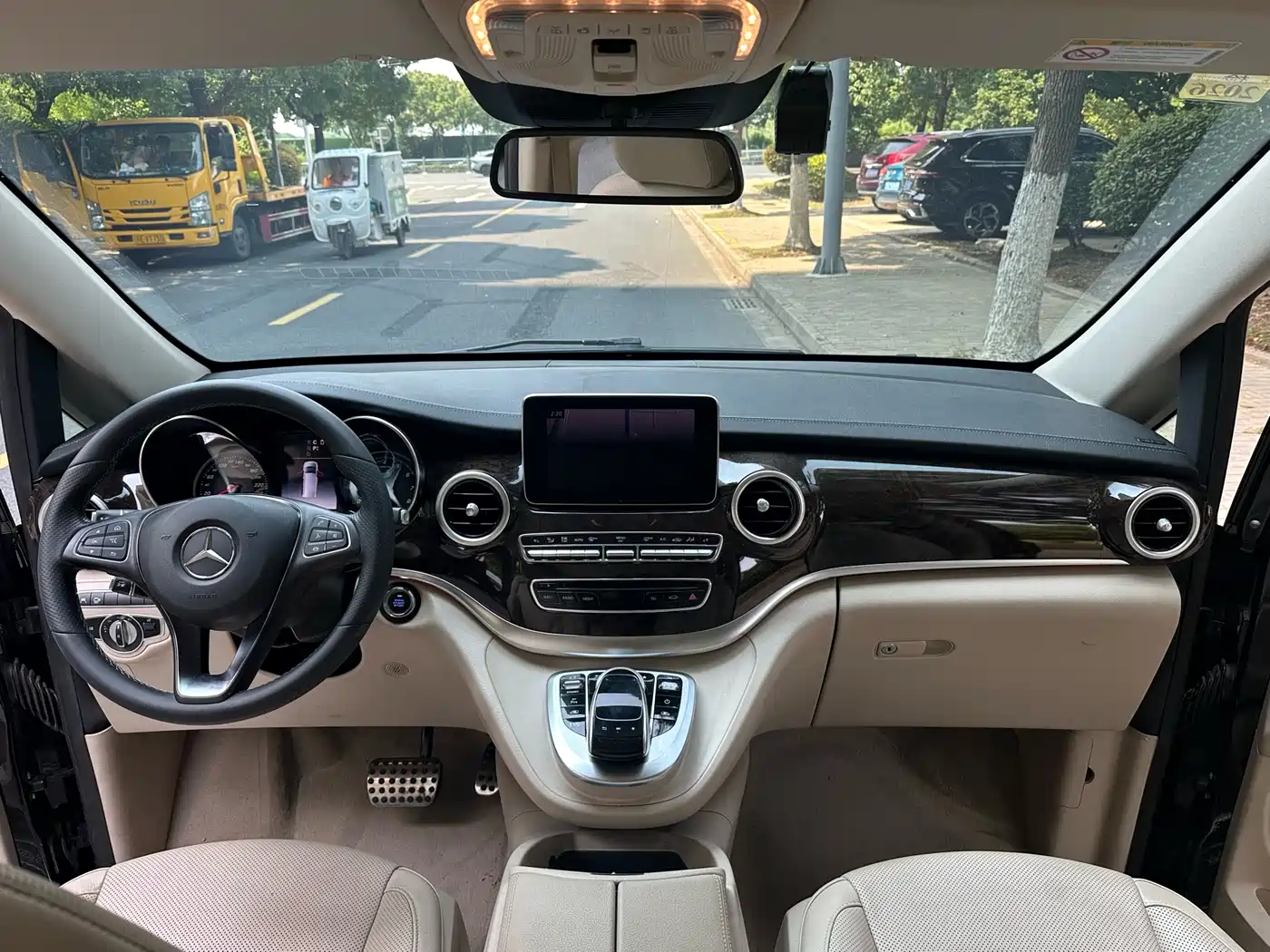 Mercedes-Benz V-Class 2018 V 260 L Premium Long Wheelbase Edition China VI фото 9