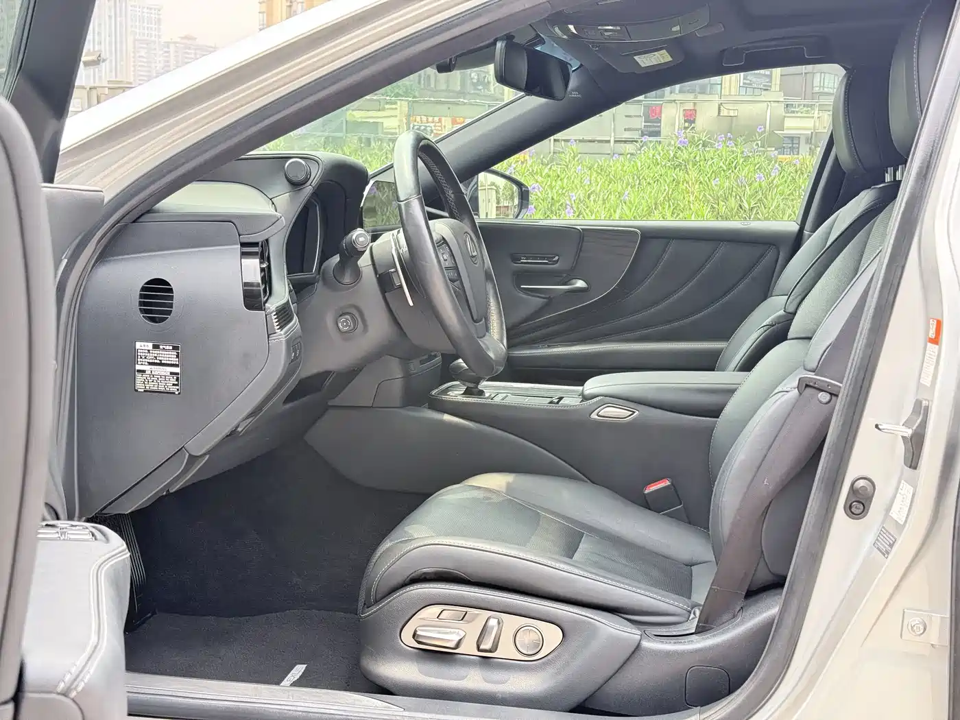 Lexus LS 2021 500h Excellence Edition фото 5