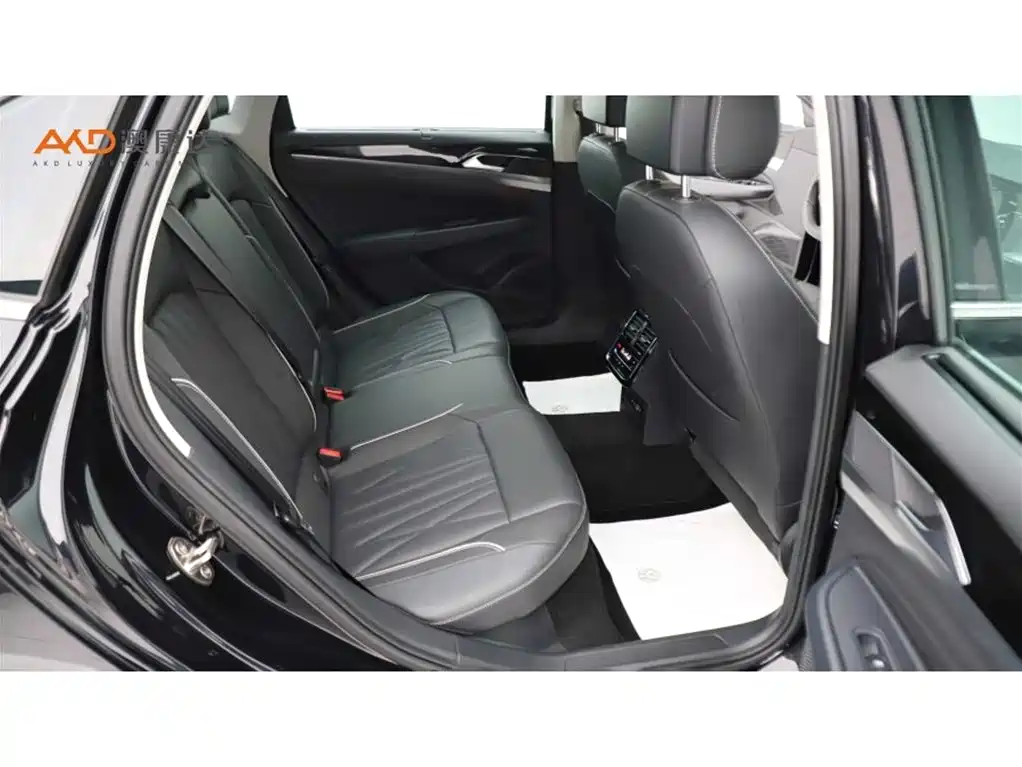 Volkswagen Passat New Energy 2022 430PHEV Hybrid Luxury Edition фото 8