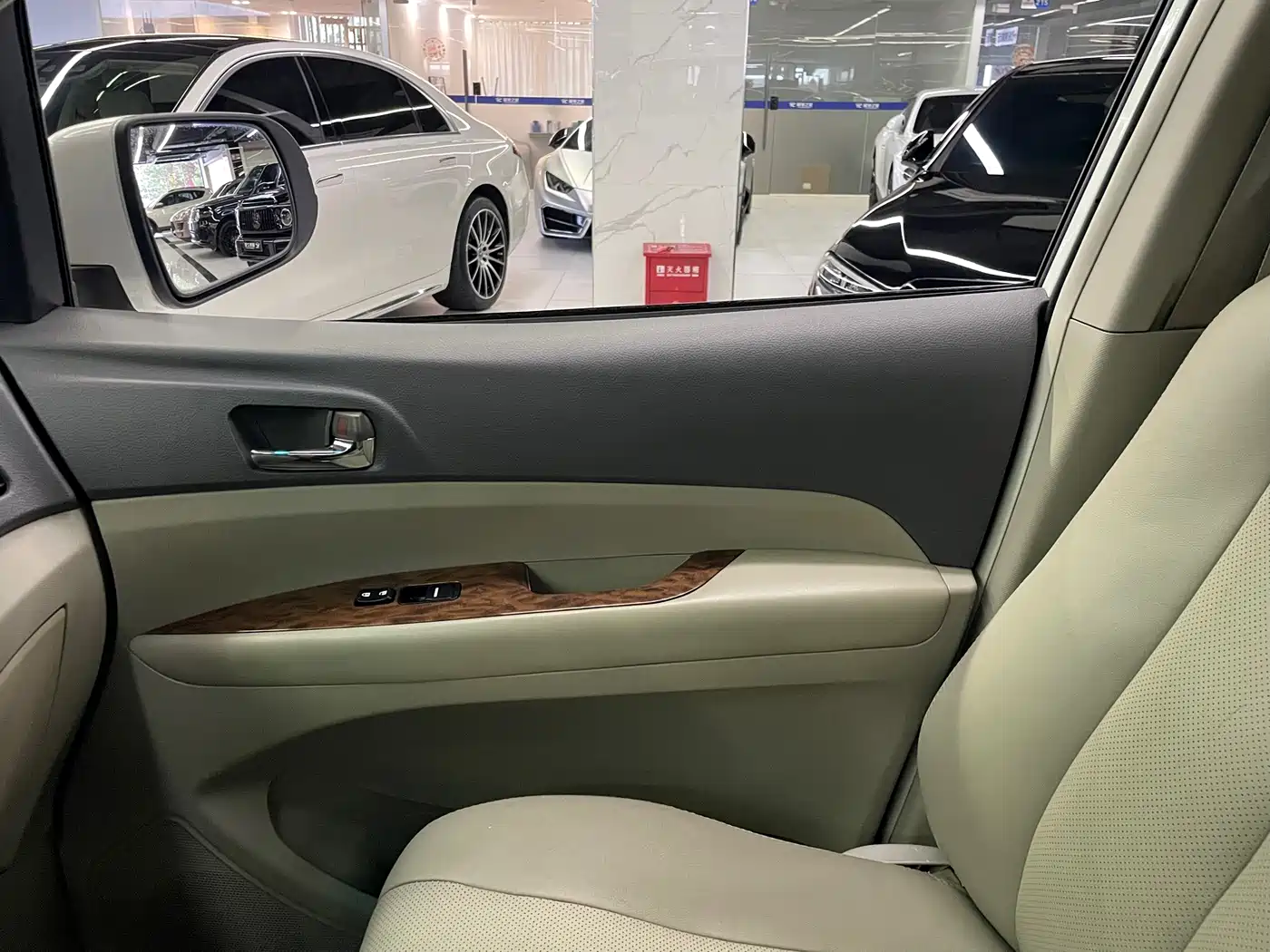 BYD M6 2014 2013 2.4L Automatic Premium