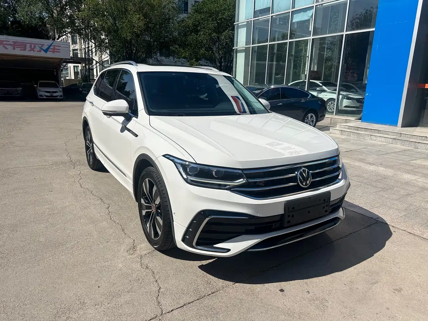 Volkswagen Tiguan L 2021 330TSI Automatic 2WD R-Line Premium фото 4