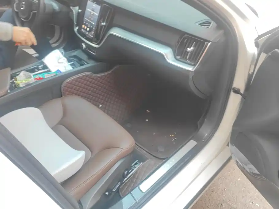 Photo 8 - Volvo S60