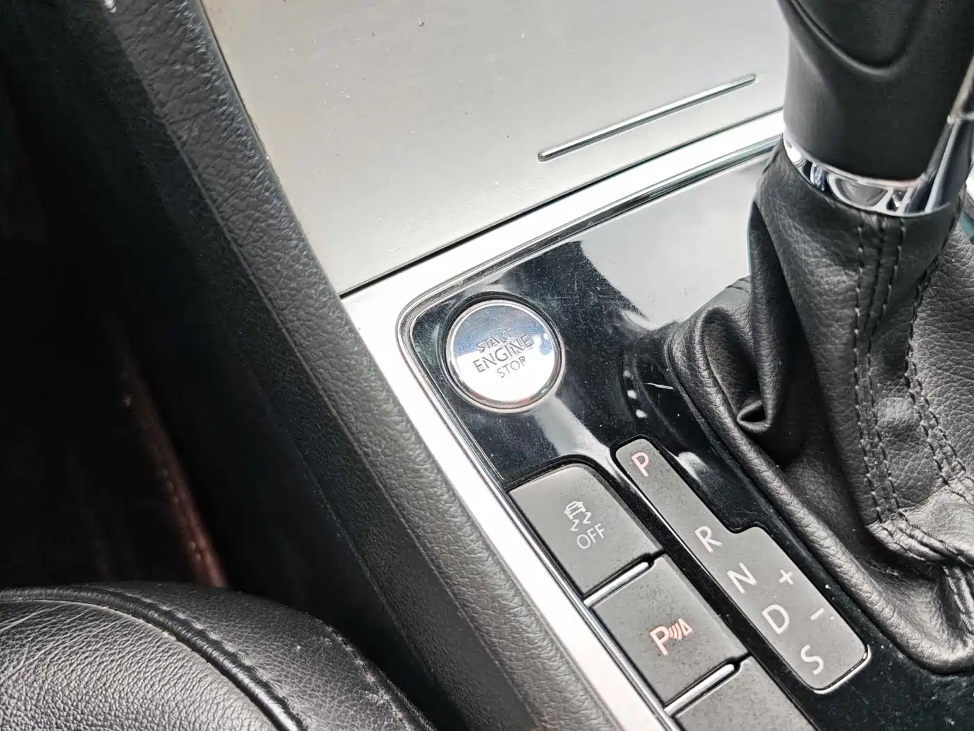 Volkswagen Passat 2014 1.8TSI DSG Executive Edition фото 22