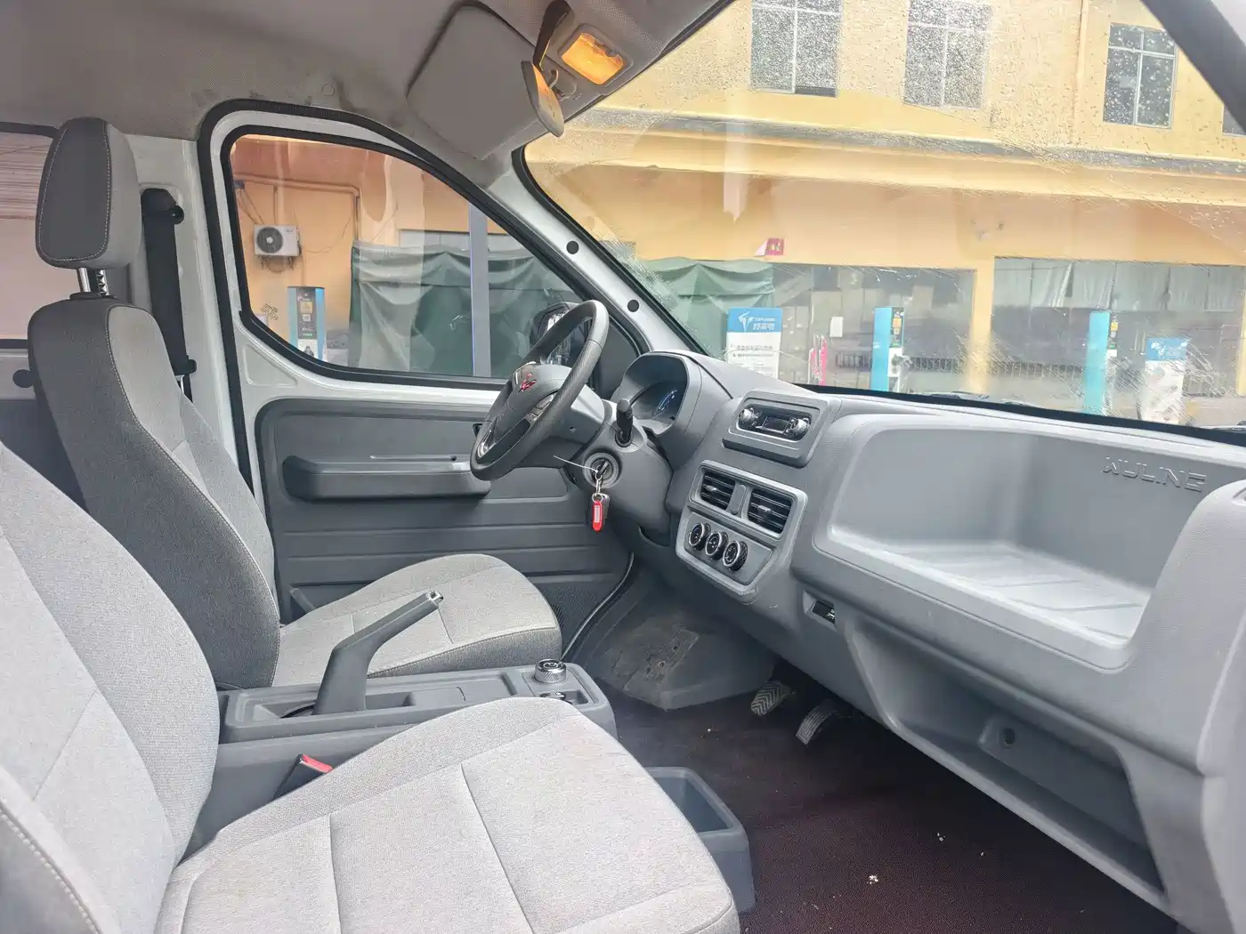Wuling Motors Wuling Yangguang 2025 2024 300KM Comfort Bus Version 75kW