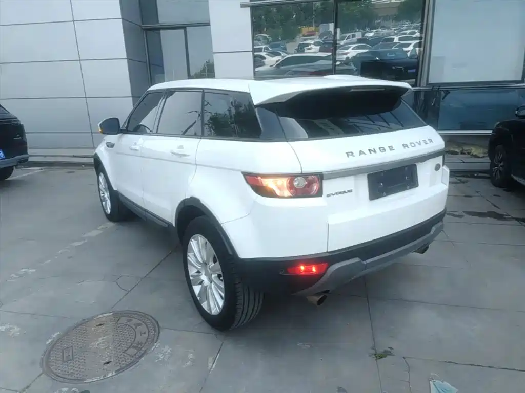 Land Rover Range Rover Evoque 2015 2.0T 5-Door Intelligent Edition фото 5