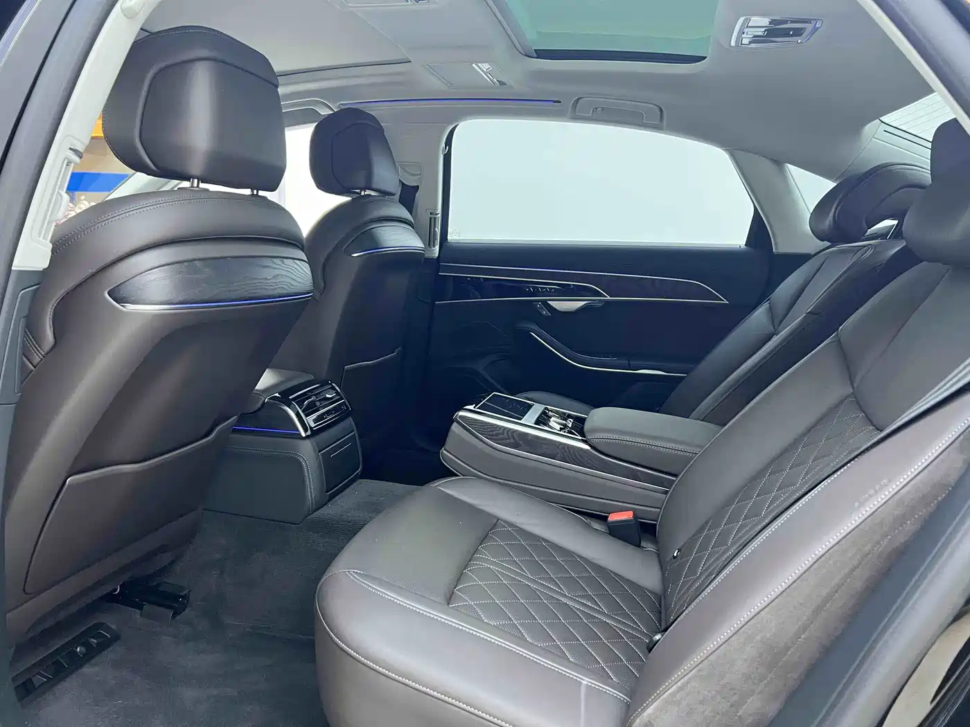 Audi A8 2023 A8L 45 TFSI quattro Luxury фото 7