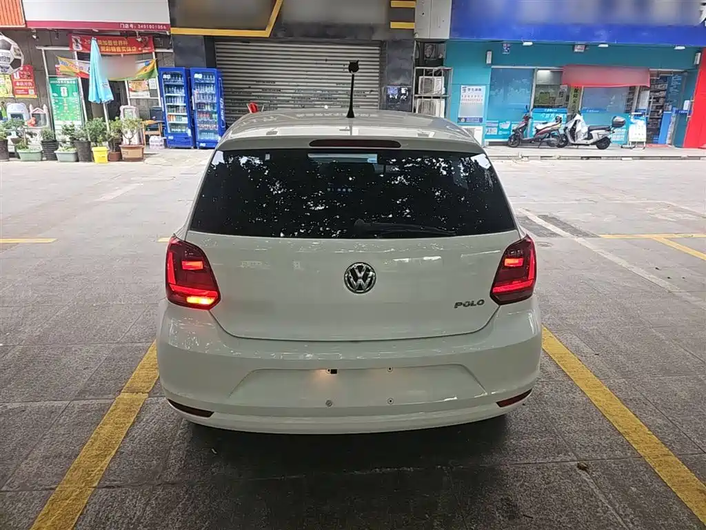 Volkswagen Polo 2016 1.4L Automatic Trend фото 6