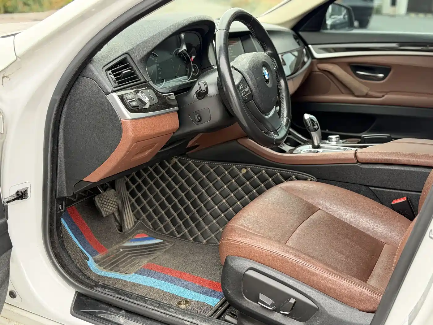 BMW 5 Series 2017 525Li Leading Edition фото 3