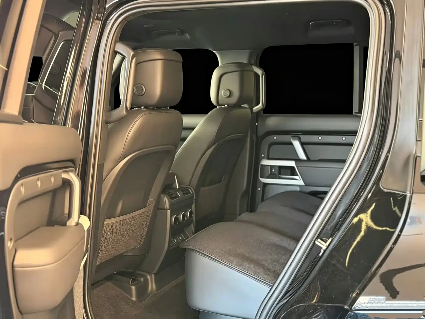 Land Rover Defender 2022 110 P400 X-DYNAMIC HSE фото 6