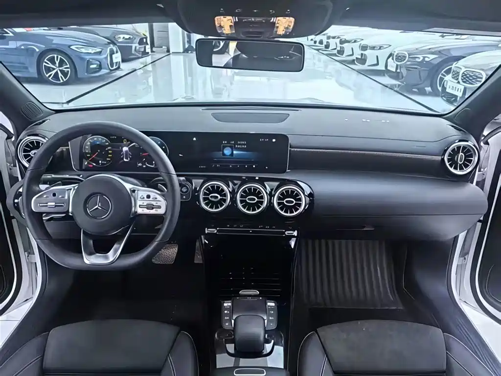 Mercedes-Benz A-Class 2020 A 200 L Sport Sedan фото 4