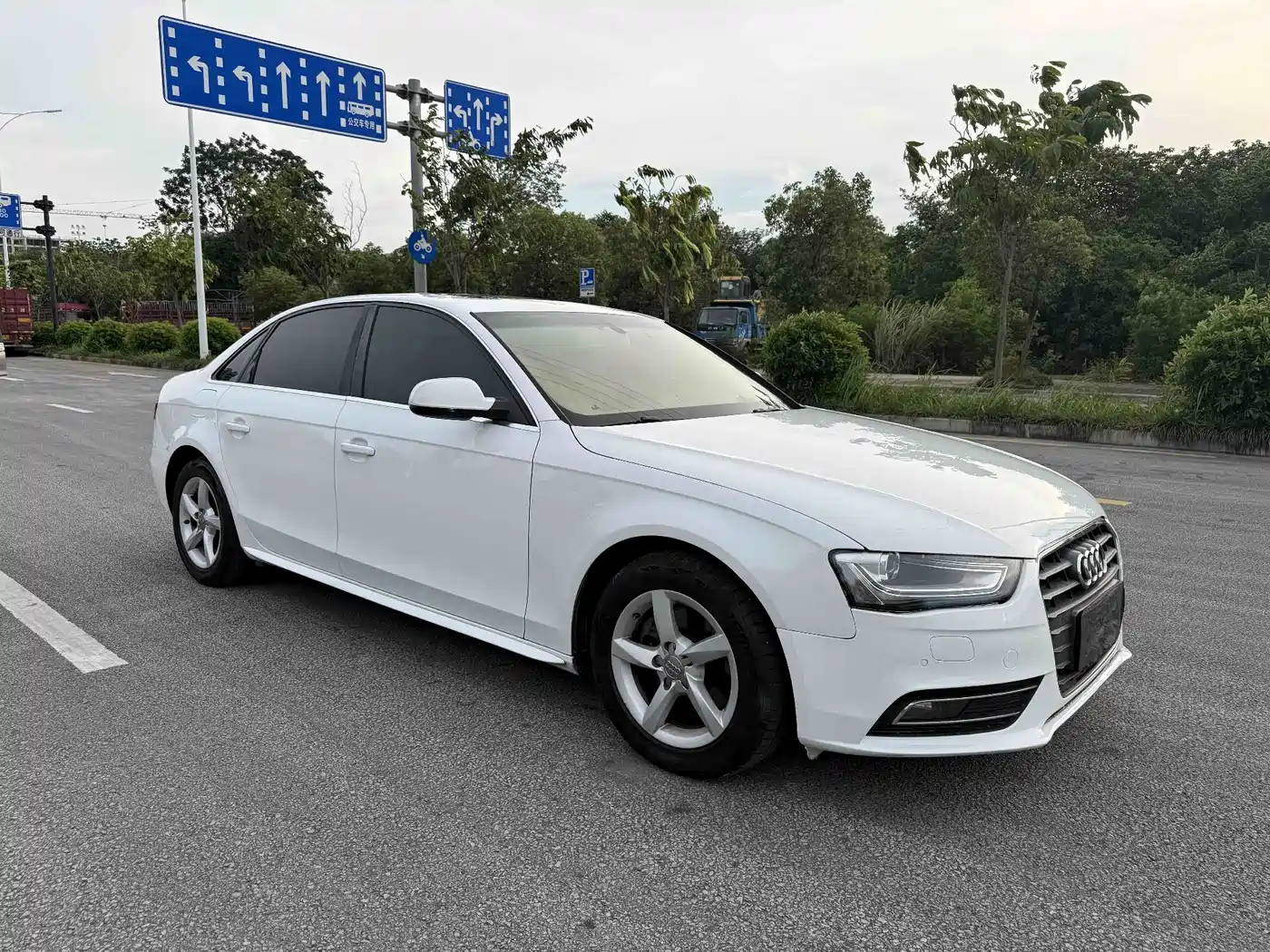 Audi A4L 2013 35 TFSI Automatic Standard фото 3