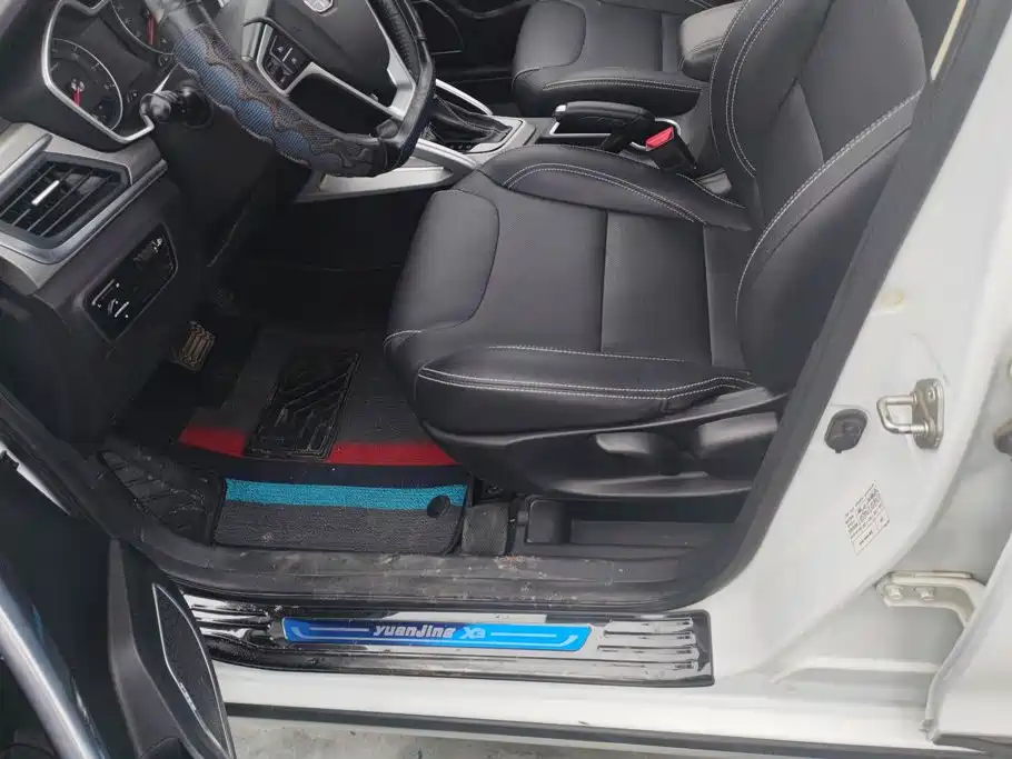 Фото 9 - Geely Vision X3