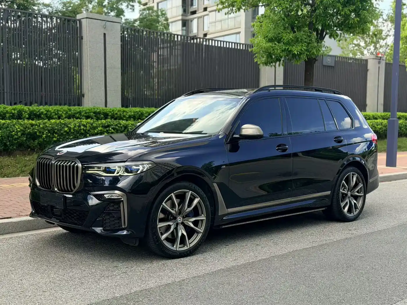 Photo 1 - BMW X7