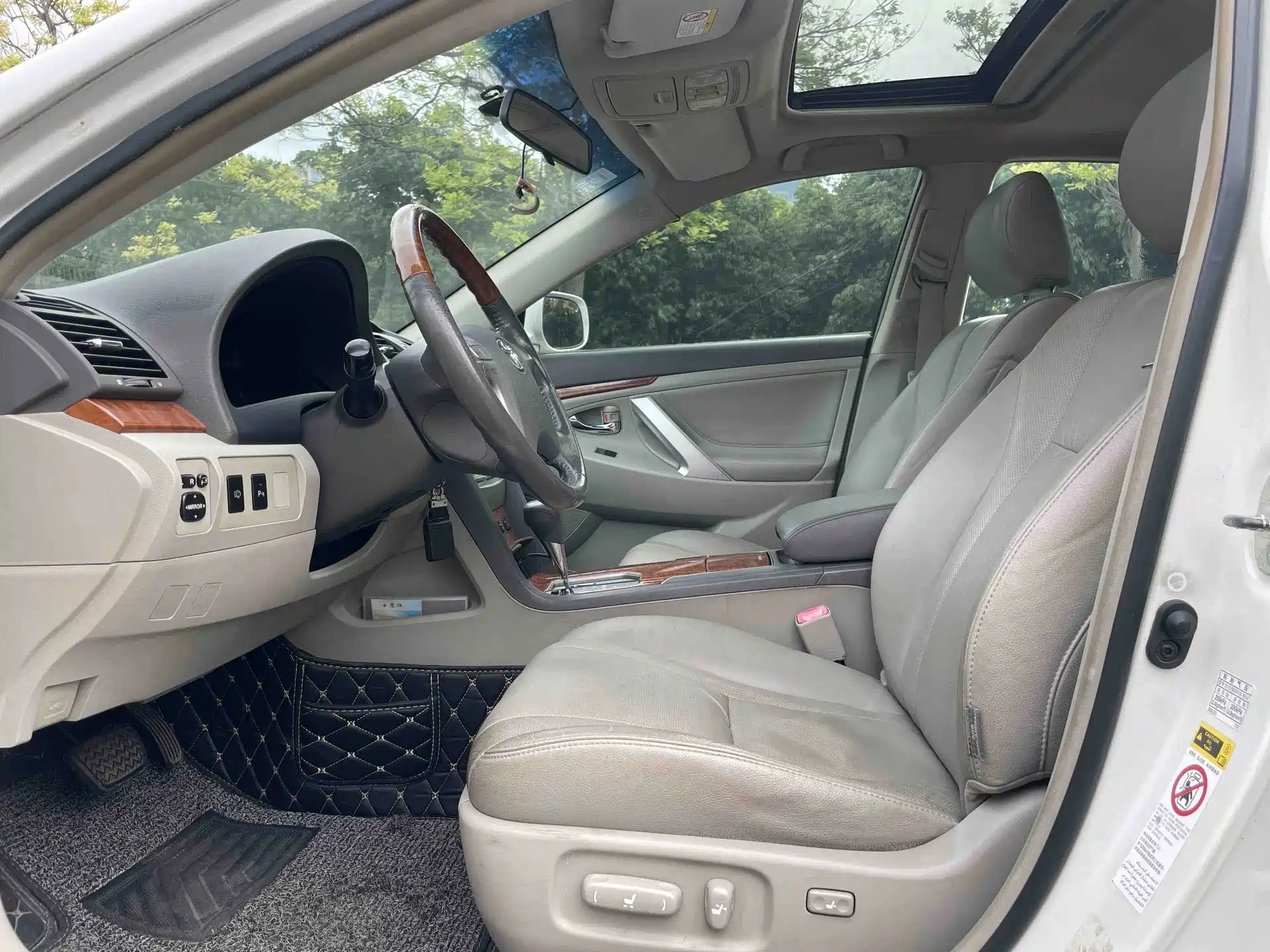 Фото 8 - Toyota Camry