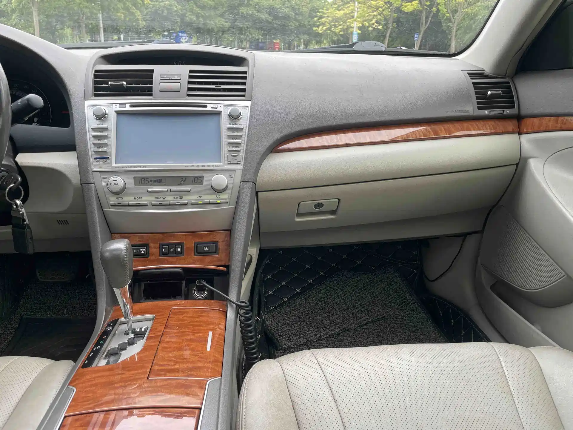 Фото 11 - Toyota Camry
