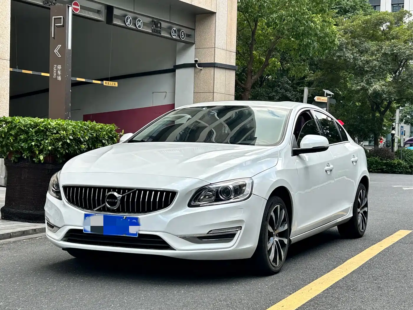 Фото 1 - Volvo S60