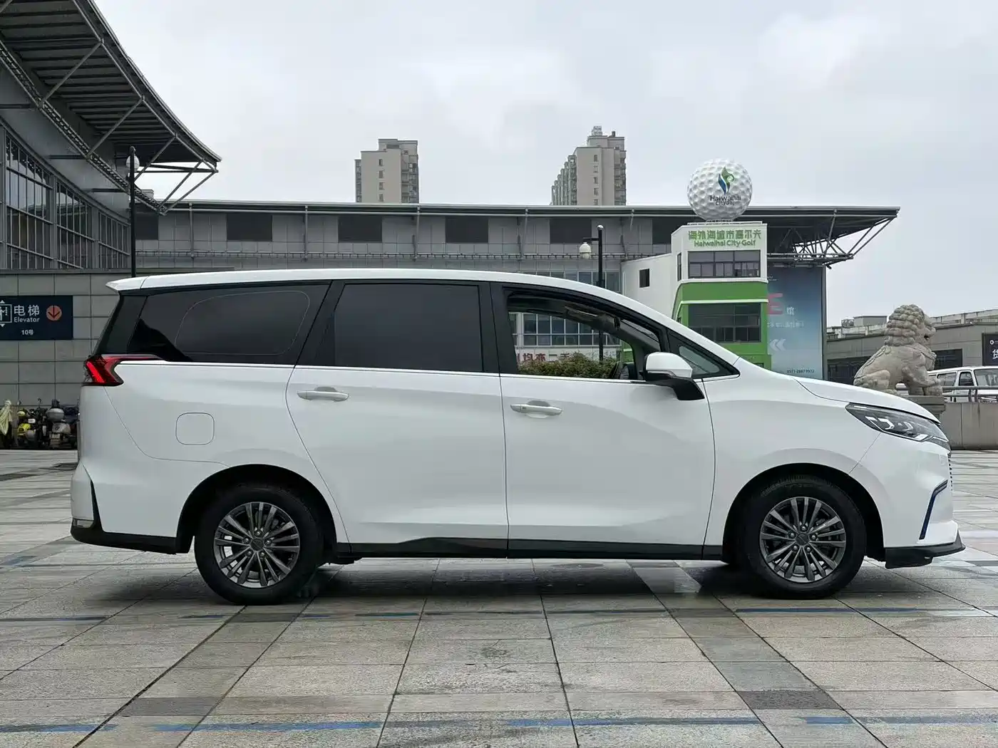SAIC Maxus Dajia 5 2021 2022 1.3T PLUG IN Joy Edition (7-seater)