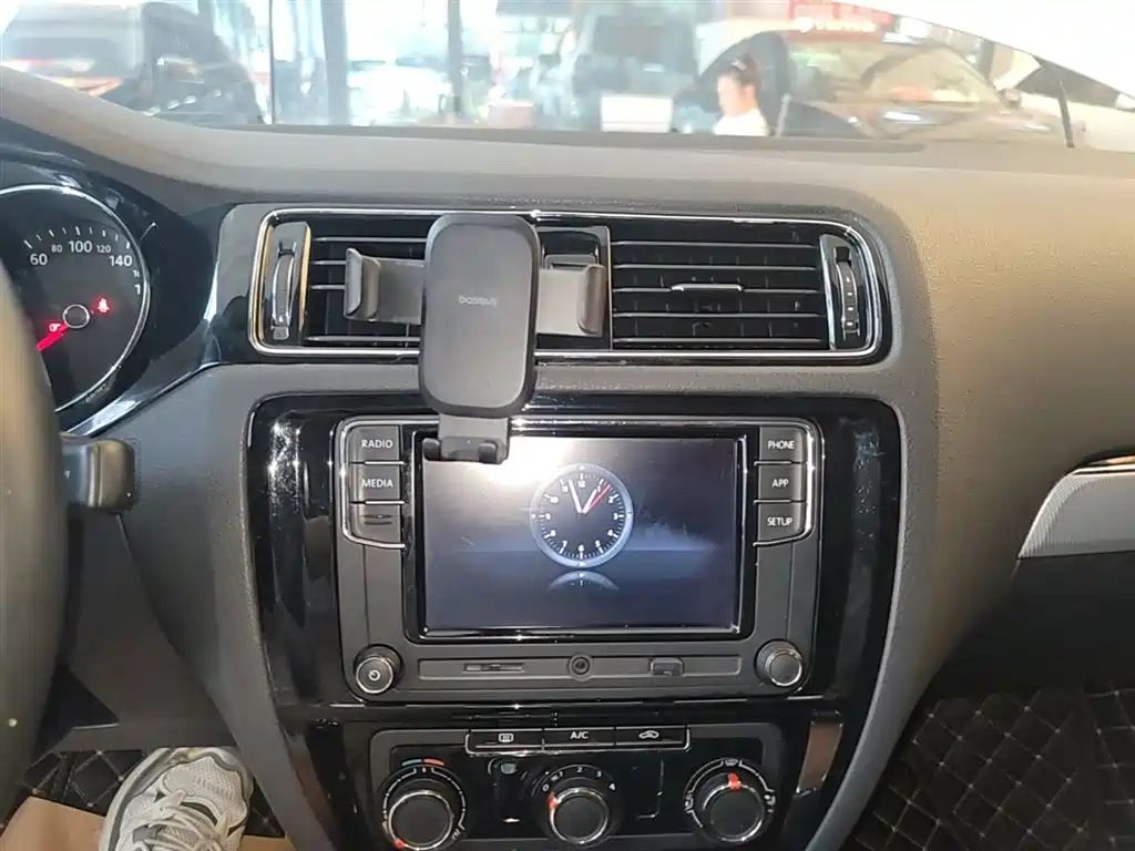 Volkswagen Sagitar 2018 1.6L Automatic Comfort фото 13