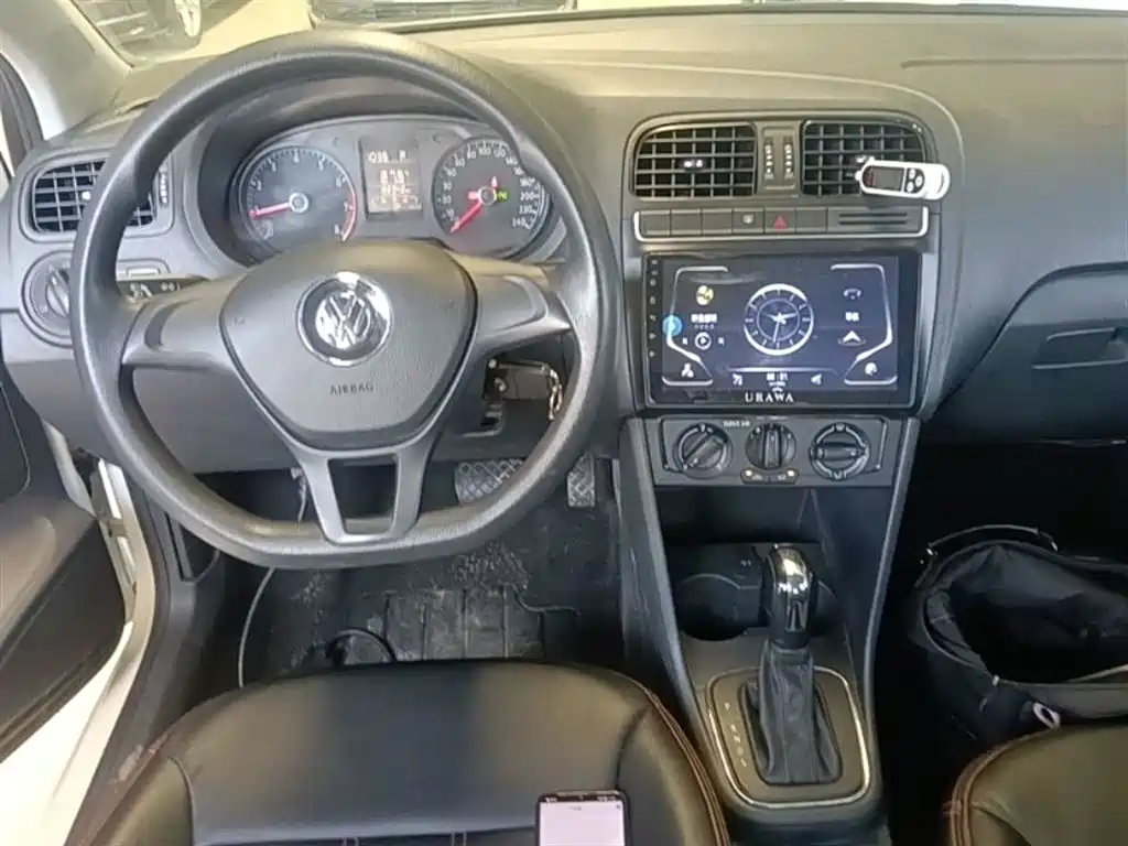 Volkswagen Polo 2016 1.4L Automatic Trend фото 10