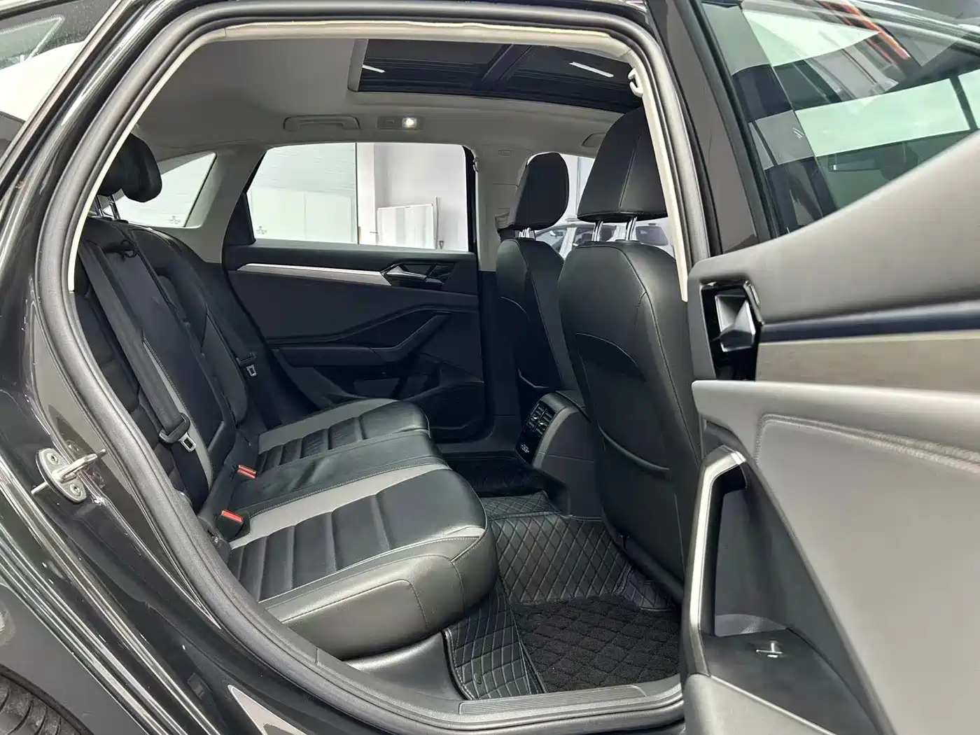 Volkswagen Sagitar 2022 280TSI DSG Surpassing Edition фото 20