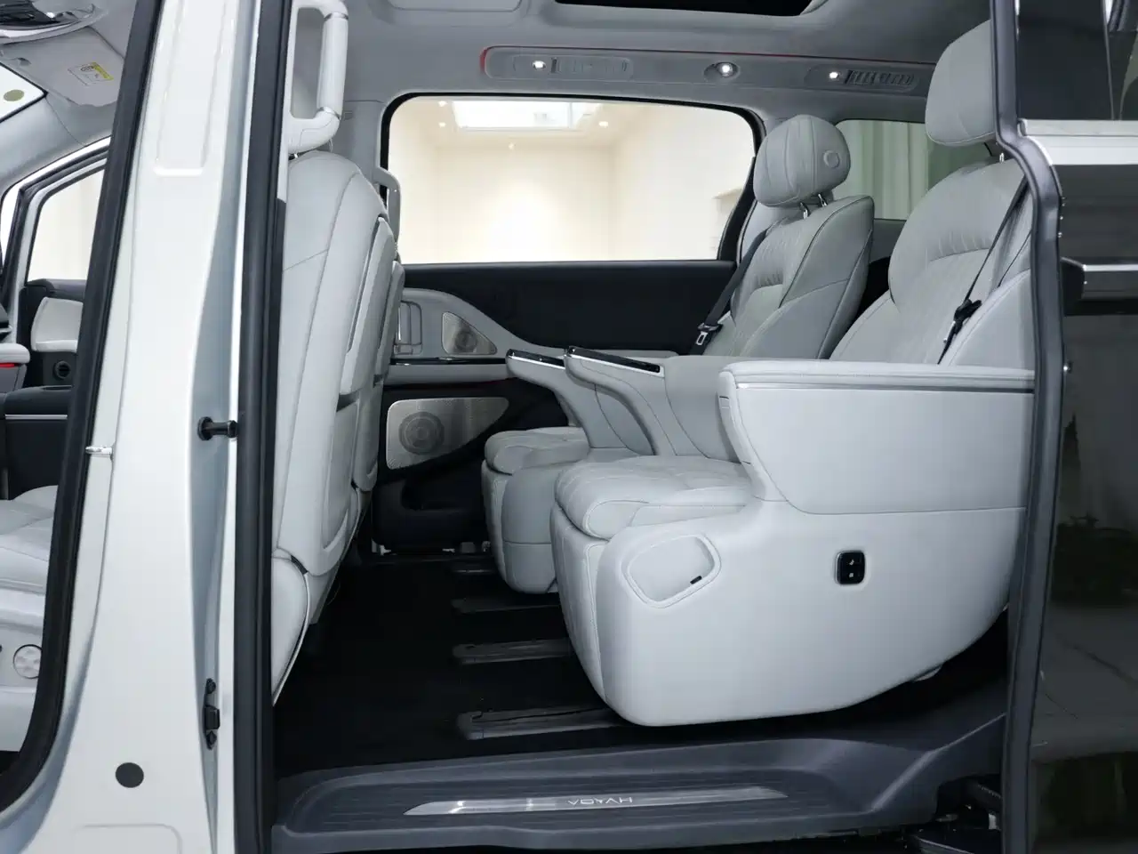 Voyah Auto Voyah Dreamer 2025 PHEV AWD Flagship Qian Kun Edition фото 5