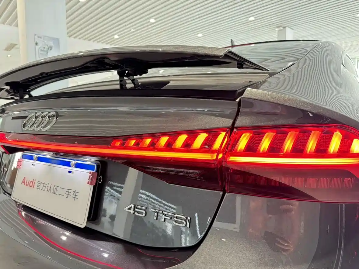 Фото 17 - Audi A7